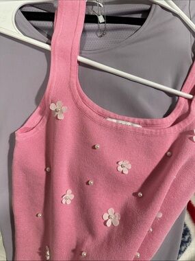 Purple 1piece
Skims set 
Pink tank with white flowers.